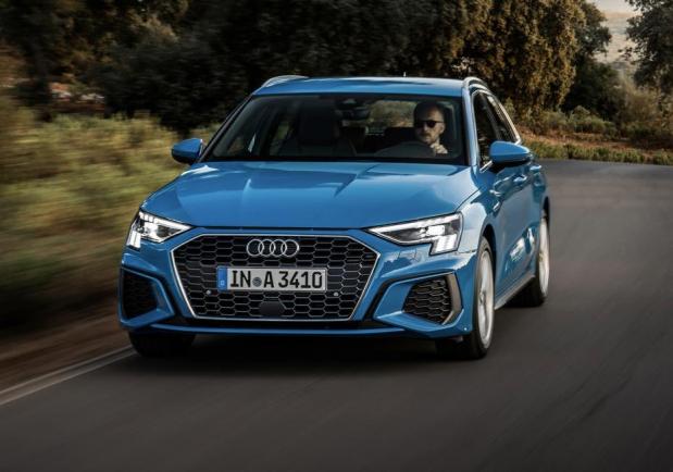 Foto Audi A3 Sportback Blu 2021 Patentati