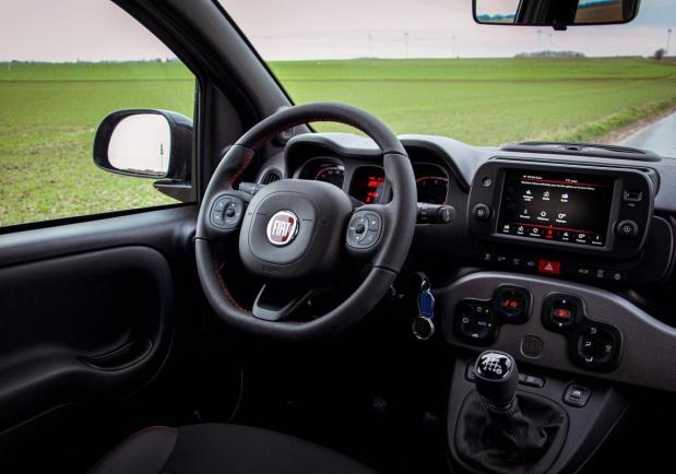 Foto Fiat Panda Sport Hybrid Interni Patentati