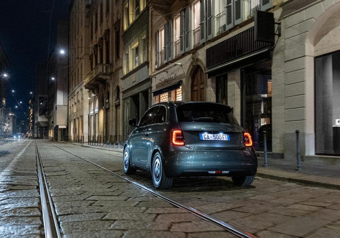 Fiat 500e Giorgio Armani Collectors Edition 5