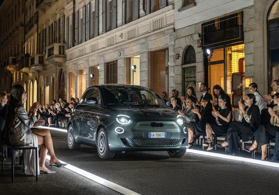 Fiat 500e Giorgio Armani Collectors Edition 6