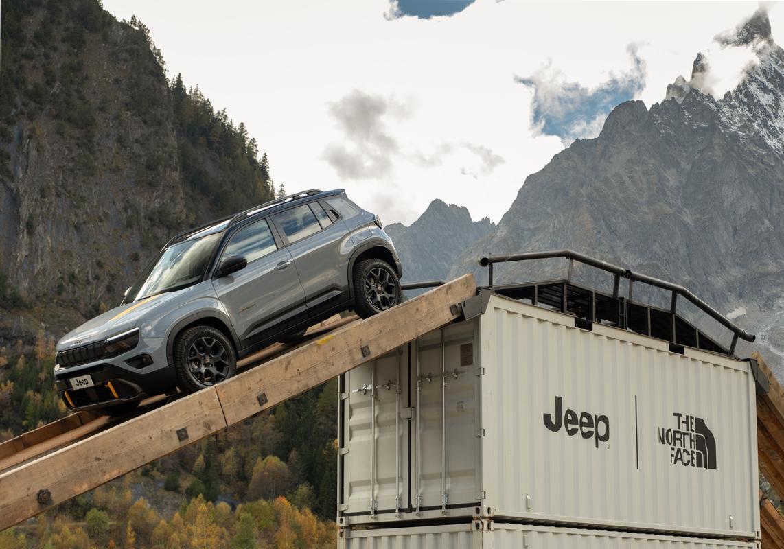 Jeep Avenger 4xe The North Face monte bianco