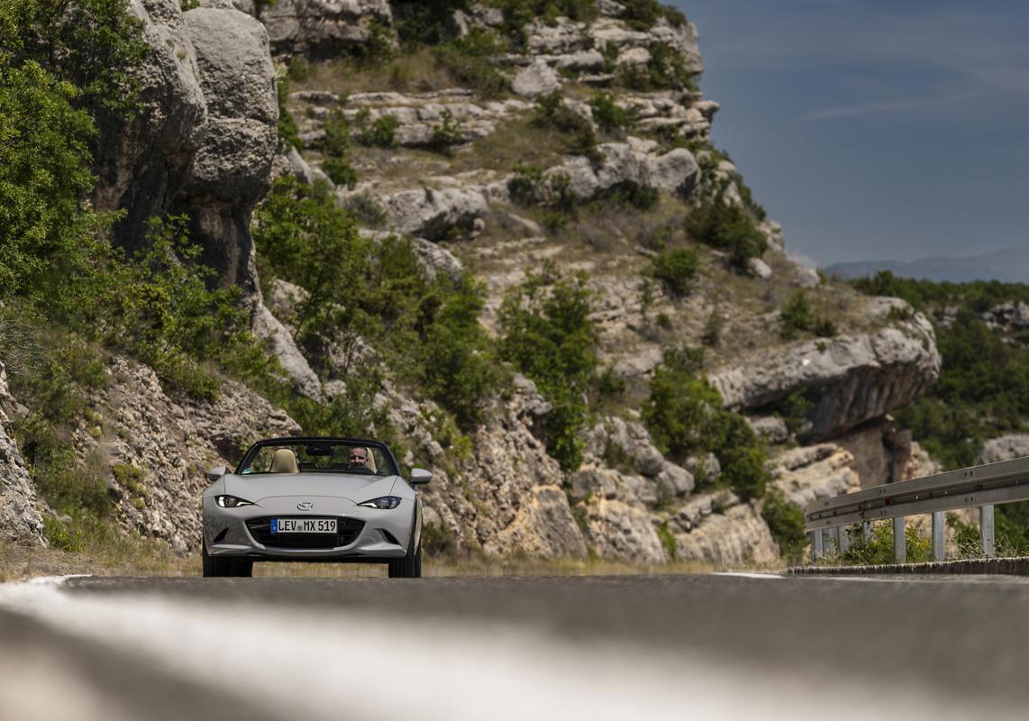 Mazda MX-5 2024 Aero Grey anteriore