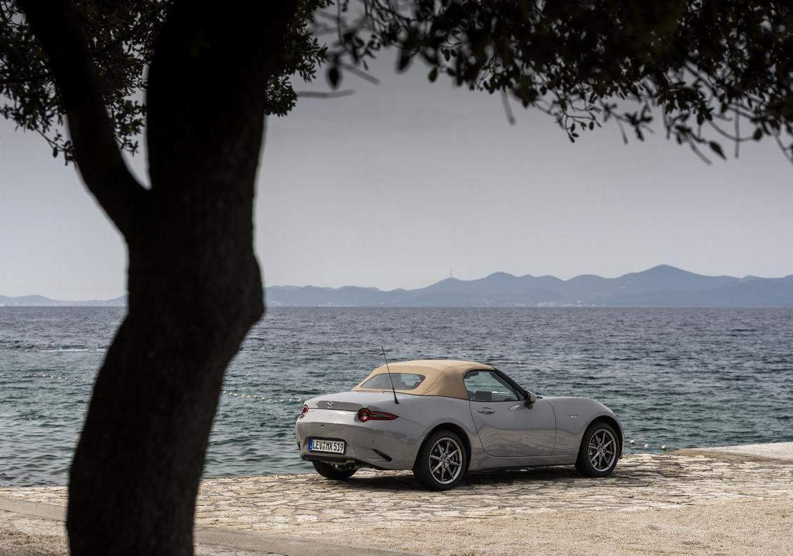 Mazda MX-5 2024 Aero Grey capote beige