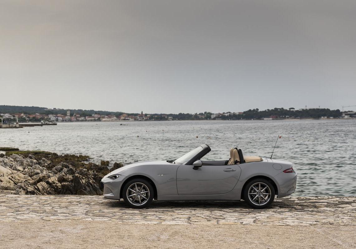 Mazda MX-5 2024 Aero Grey profilo