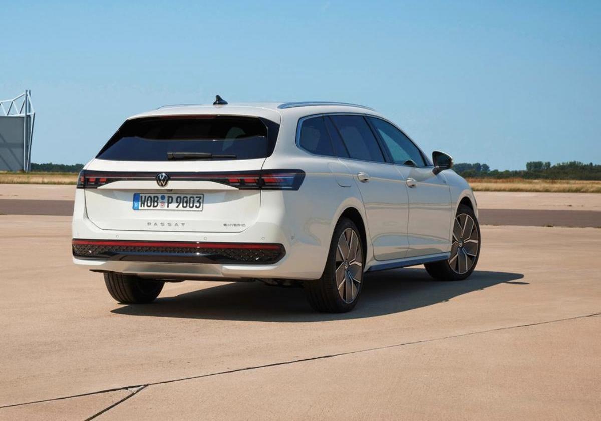 Foto Nuova Volkswagen Passat Variant 2024 4 - Patentati