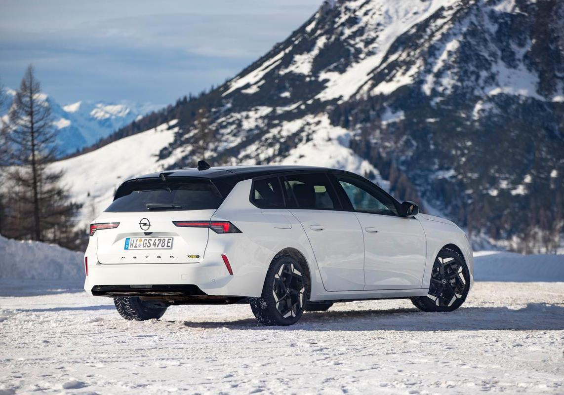 Opel Astra Sports Tourer neve 2