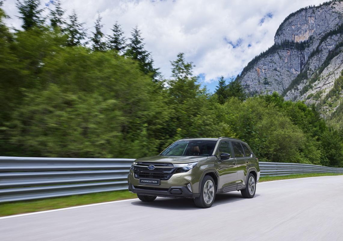 Subaru Forester e-Boxer 2025 prova su strada