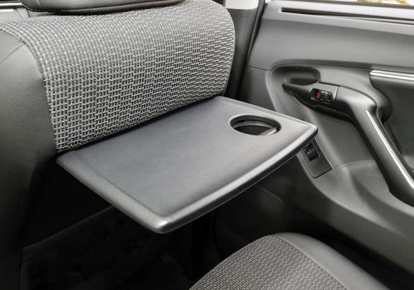Foto Toyota Verso restyling 2013 tavolino sedile posteriore - Patentati