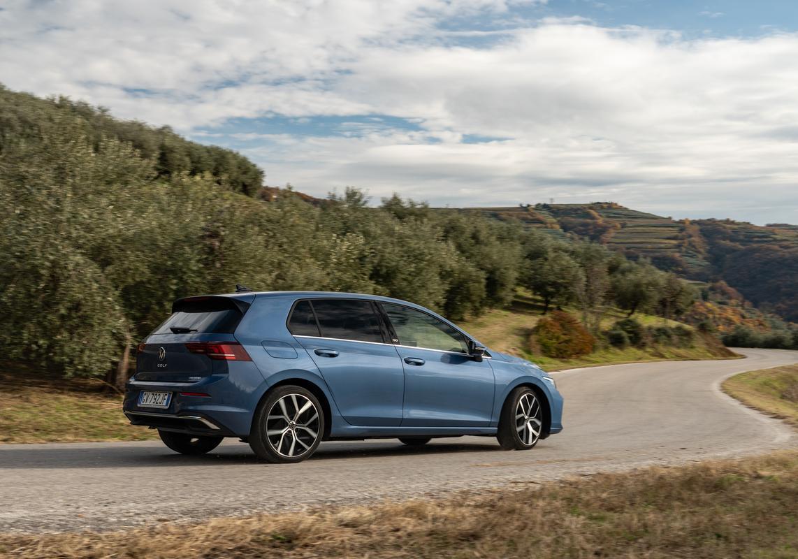 Volkswagen Golf eHybrid profilo