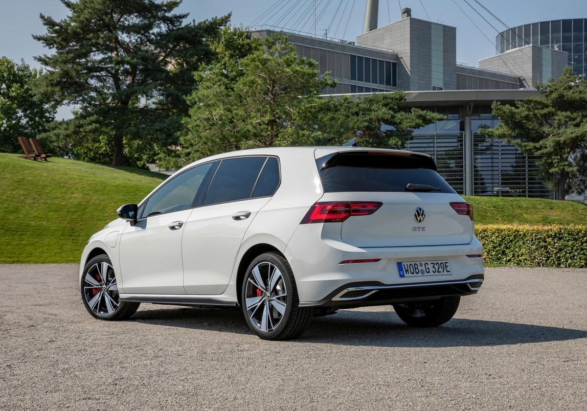 Foto Volkswagen Golf Ibrida Plug In 8 - Patentati