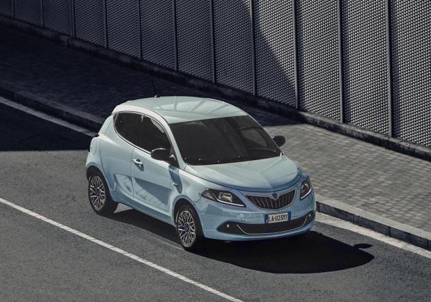 Foto Lancia Ypsilon Verde Rugiada Patentati