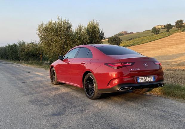 Mercedes CLA 250 e AMG Line Premium Plus coda