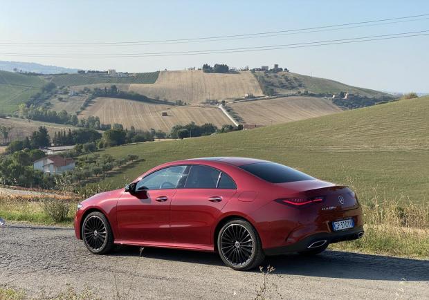 Mercedes CLA 250 e AMG Line Premium Plus profilo