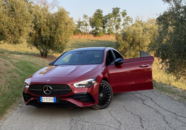 Mercedes CLA 250 e AMG Line Premium Plus rosso manufaktur