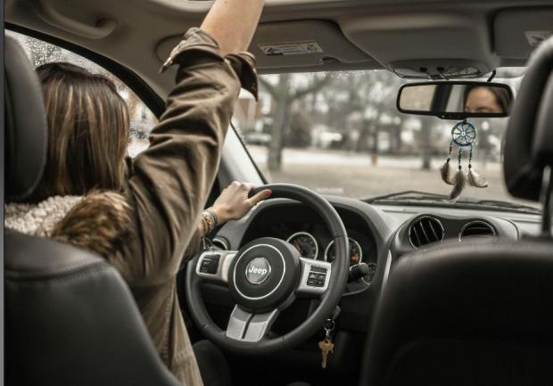 n neopatentato può guidare auto potente se accompagnato