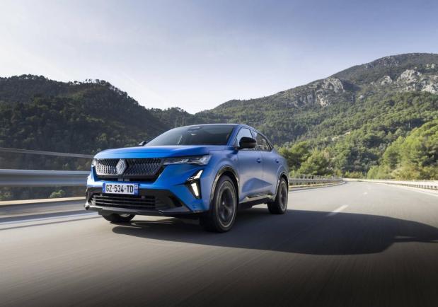 Renault Rafale e tech 4x4 plugin hybrid 3