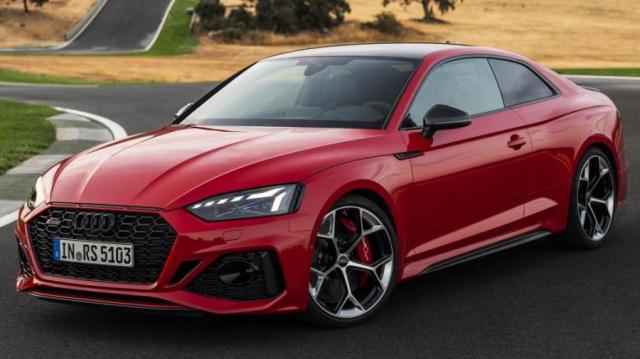 Audi RS5 coupe rossa