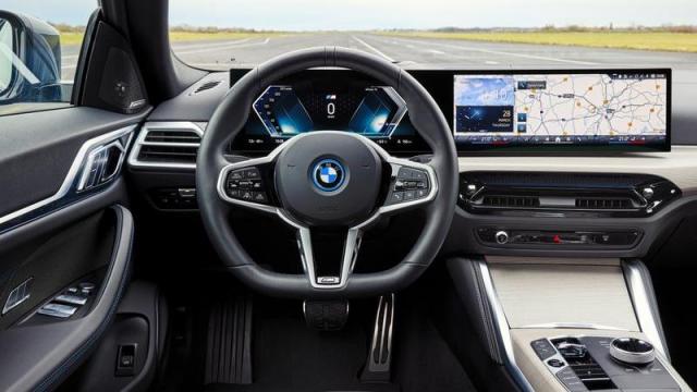 BMW i4 interni