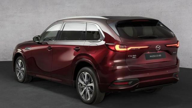 Mazda Nuova CX-80 posteriore