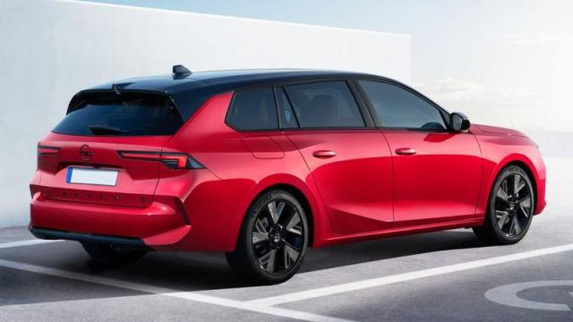 Opel Astra Electric Sports Tourer posteriore