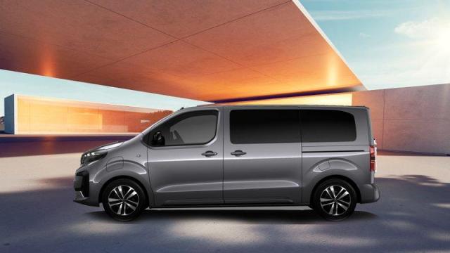 Peugeot e-Traveller profilo